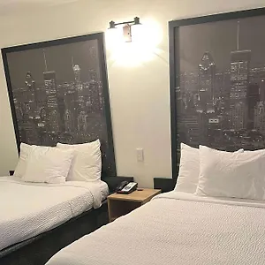 Super 8 By Wyndham ** Montreal