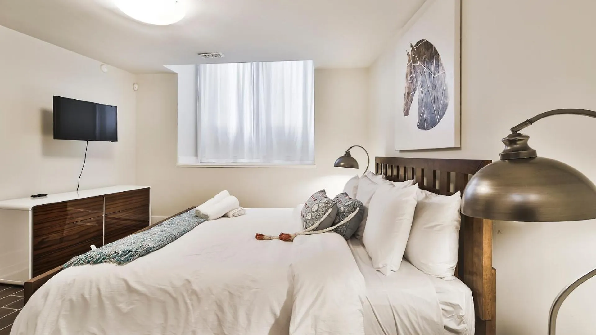 The Francois Xavier-Old Montreal Aparthotel
