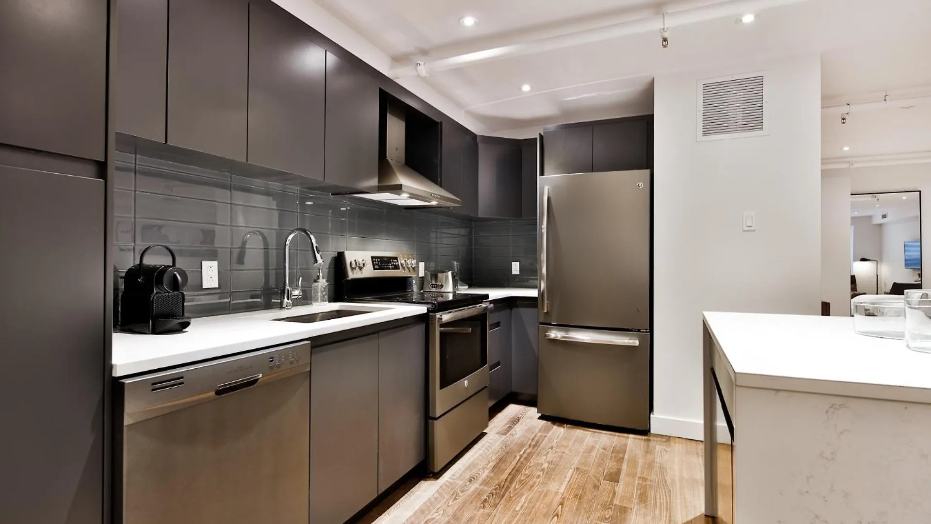 The Francois Xavier-Old Montreal Aparthotel